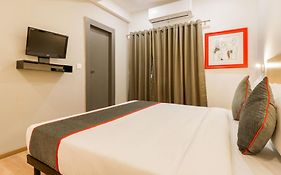 Townhouse South Tukoganj